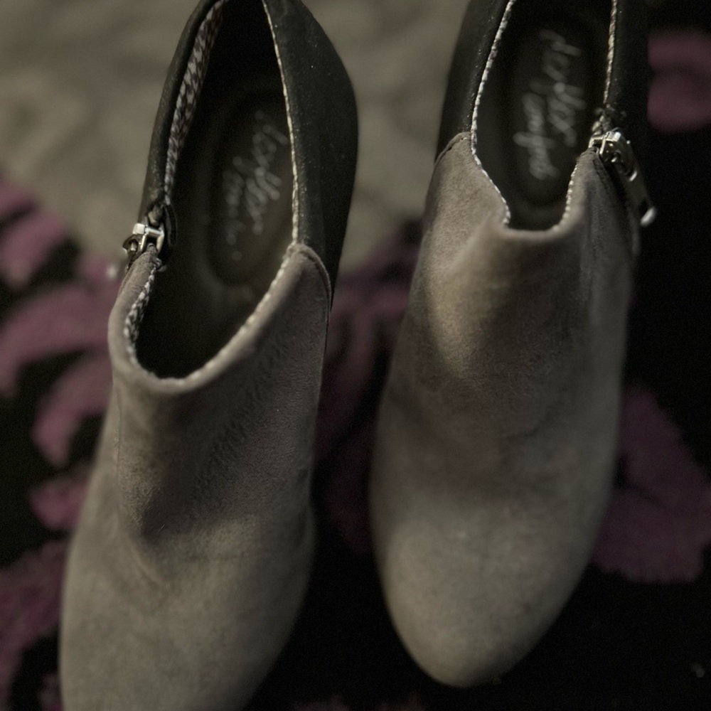 Dexflex Comfort Two-Tone Ankle Booties
